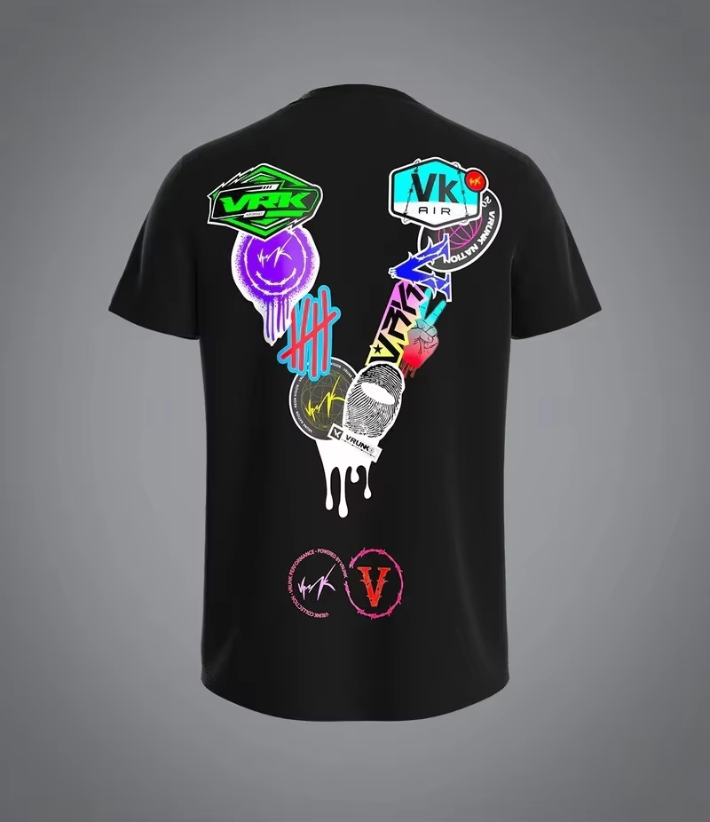 تي شيرت بتصميم ملصقات وطباعة ج - مراجعة Streetwear Brand Graphic Designer وسعره